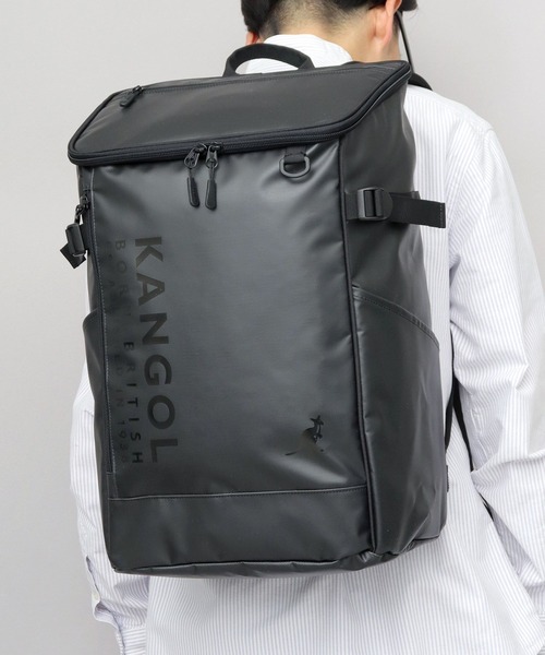 KANGOL（カンゴール）の「防水ポリエステル ターポリン 大容量 ボックスバックパック A4・B4・PC収納対応モデル（バックパック/リュック・メンズ・ブラック系その他/ブラック・FREE）」の2枚目の写真