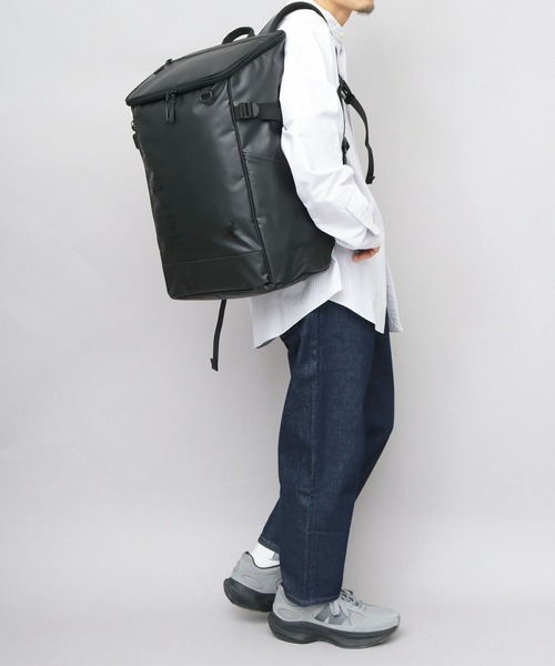 KANGOL（カンゴール）の「防水ポリエステル ターポリン 大容量 ボックスバックパック A4・B4・PC収納対応モデル（バックパック/リュック・メンズ・ブラック系その他/ブラック・FREE）」の11枚目の写真