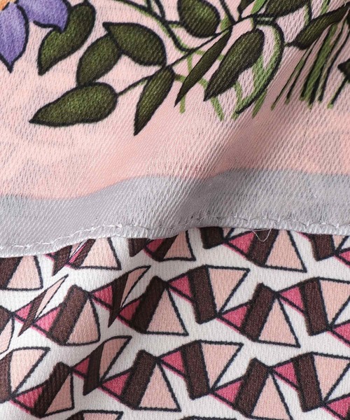 Three Four Time（ｽﾘｰﾌｫｰﾀｲﾑ）の「スカーフリメイク風フラワープリントブラウス　オリジナル（シャツ/ブラウス・レディース・サックスブルー/ピンク・FREE）」の17枚目の写真