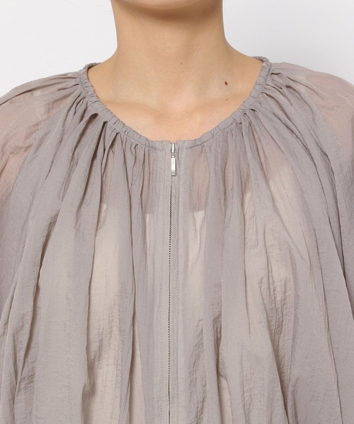 mysty woman（ミスティウーマン）の「ギャザーシアーZIPブルゾン　322312（シャツ/ブラウス・レディース・アイボリー/ブラック/グレイッシュベージュ・FREE）」の13枚目の写真