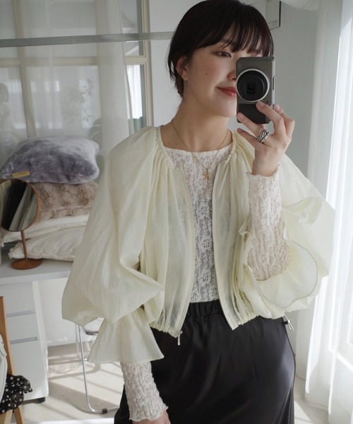 mysty woman（ミスティウーマン）の「ギャザーシアーZIPブルゾン　322312（シャツ/ブラウス・レディース・アイボリー/ブラック/グレイッシュベージュ・FREE）」の20枚目の写真