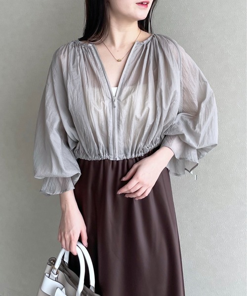 mysty woman（ミスティウーマン）の「ギャザーシアーZIPブルゾン　322312（シャツ/ブラウス・レディース・アイボリー/ブラック/グレイッシュベージュ・FREE）」の22枚目の写真