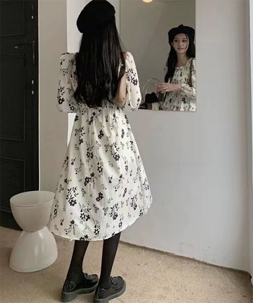 i-dare(アイディア)の「【i-dare】花柄 シャーリング 長袖 ワンピース(ワンピース・レディース・ホワイト・SMALL/MEDIUM/LARGE/X-LARGE)」の4枚目の写真