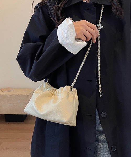 Miniministore(ミニミニストア)の「チェーンショルダーバッグ ミニ巾着バッグ(ショルダーバッグ・レディース・シルバー/アイボリー/ブラック/ブラウン・FREE)」の2枚目の写真