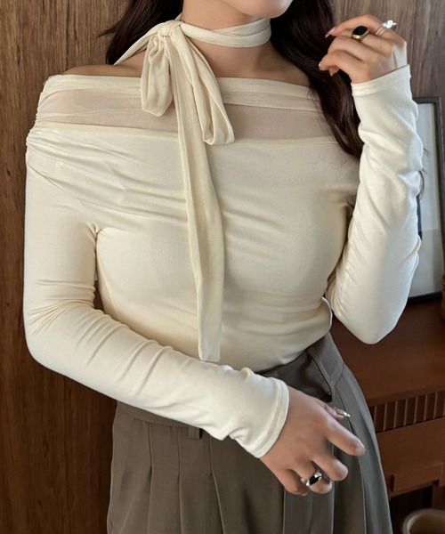 efill（エフィル）の「ストール付き シアー オフショル カットソー（Tシャツ/カットソー・レディース・ブラック/アイボリー・FREE）」の14枚目の写真