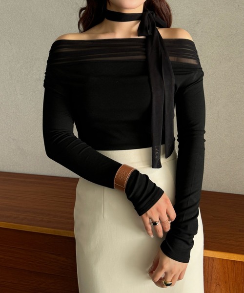 efill（エフィル）の「ストール付き シアー オフショル カットソー（Tシャツ/カットソー・レディース・ブラック/アイボリー・FREE）」の5枚目の写真