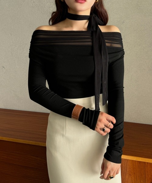 efill（エフィル）の「ストール付き シアー オフショル カットソー（Tシャツ/カットソー・レディース・ブラック/アイボリー・FREE）」の6枚目の写真