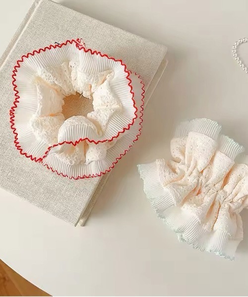 ammy.（エイミードット）の「【 ammy. / エイミードット 】 レース プリーツ パイピング シュシュ（シュシュ・レディース・グリーン/レッド/ブラック/ブルー/ベージュ・FREE）」の5枚目の写真