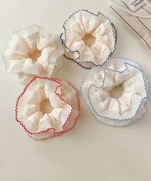 ammy.（エイミードット）の「【 ammy. / エイミードット 】 レース プリーツ パイピング シュシュ（シュシュ・レディース・グリーン/レッド/ブラック/ブルー/ベージュ・FREE）」の9枚目の写真