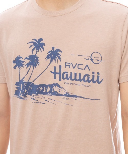 RVCA(ルーカ)の「RVCA メンズ LUAU VISTA SS Tシャツ 【2025年春夏モデル】/ルーカフロントプリント半袖Tシャツ(Tシャツ/カットソー・メンズ・グリーン系その他/ベージュ・LARGE/MEDIUM/SMALL/X-LARGE)」の4枚目の写真