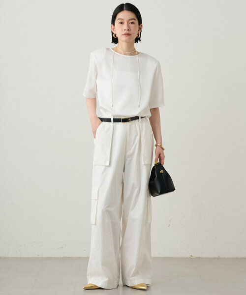 【ラウンジドレス】サテンブラウス　白　長袖 カットソー インナー 美品 Loungedress ブラウス シャツ サテンブラウス レディース