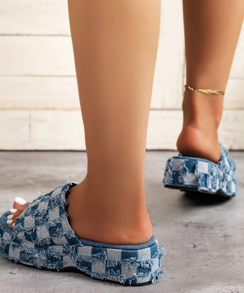 Songe(ソンジュ)の「ブロックチェックサンダル(サンダル・レディース・ブルー/ブラック・24cm/23.5cm/23cm/24.5cm)」の5枚目の写真