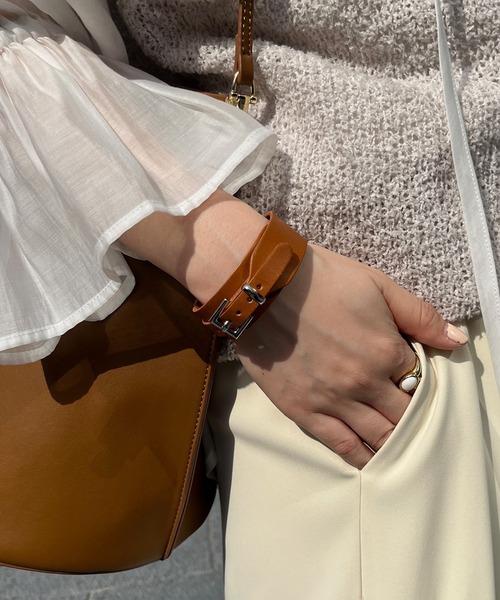 DouDou(ドゥドゥ)の「レザーベルトブレス(ブレスレット・レディース・ブラック/ダークブラウン/キャメル・FREE)」の2枚目の写真