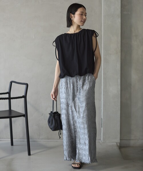 Firsthand(ファーストハンド)の「Firsthand/ファーストハンド オーガニックコットン ドロストギャザーバルーントップス / フレンチスリーブTシャツ / 袖リボン(Tシャツ/カットソー・レディース・ホワイト/ブラック/ブラウン/ブルー・FREE)」の3枚目の写真