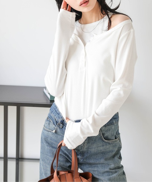 AMELY(エミリー)の「アメスリ&ヘンリーネックトップス(Tシャツ/カットソー・レディース・ブラック/ホワイト/グレー・フリー)」の7枚目の写真