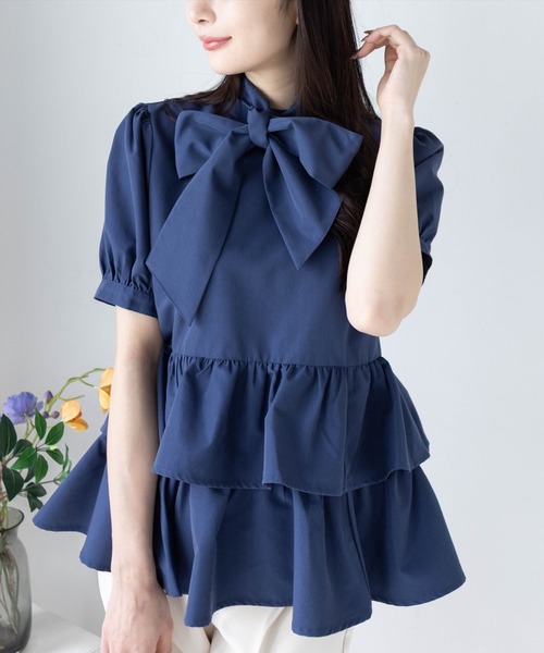 CLEAR BASIC（クリアベーシック）の「2way無地&柄リボンペプラムブラウス[オフィスカジュアル 着回し抜群 大人]（シャツ/ブラウス・レディース・オフホワイト/ネイビー/ブラック系その他・F）」の3枚目の写真