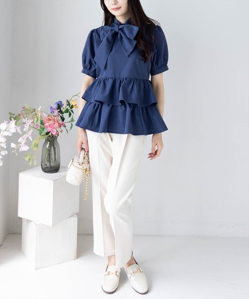 CLEAR BASIC（クリアベーシック）の「2way無地&柄リボンペプラムブラウス[オフィスカジュアル 着回し抜群 大人]（シャツ/ブラウス・レディース・オフホワイト/ネイビー/ブラック系その他・F）」の7枚目の写真