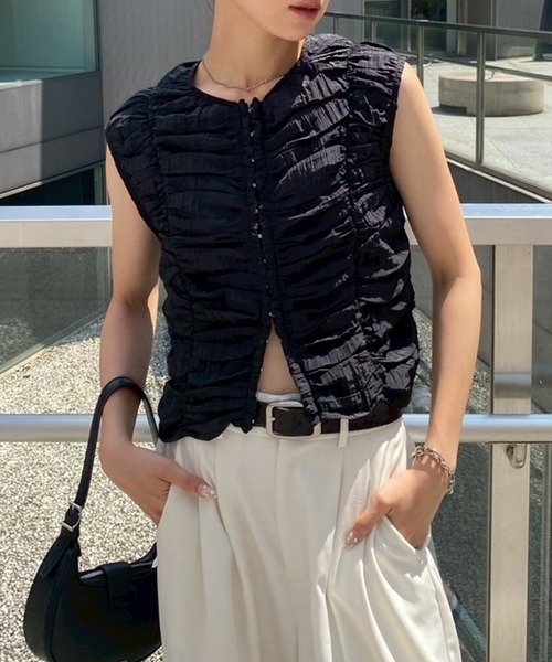 NOGLE（ノグル）の「【NOGLE/ノグル】フリルノースリートップス（その他トップス・レディース・ホワイト/ブラック/チャコール・FREE）」の3枚目の写真