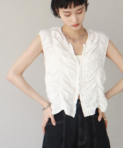 NOGLE（ノグル）の「【NOGLE/ノグル】フリルノースリートップス（その他トップス・レディース・ホワイト/ブラック/チャコール・FREE）」の4枚目の写真