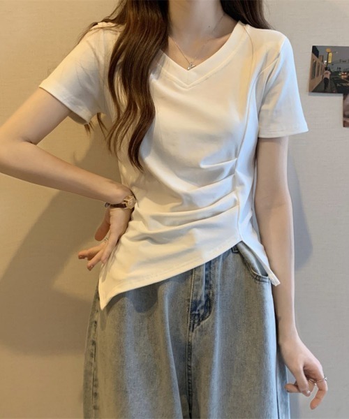 LETee(レティー)の「サイドタック×アシンメトリーデザインで魅せる♪こなれ感たっぷりのVネックトップス(Tシャツ/カットソー・レディース・ホワイト/ブラック/ピンク・FREE)」の2枚目の写真