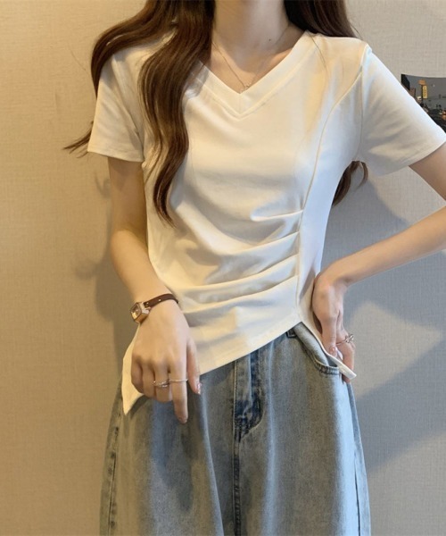 LETee(レティー)の「サイドタック×アシンメトリーデザインで魅せる♪こなれ感たっぷりのVネックトップス(Tシャツ/カットソー・レディース・ホワイト/ブラック/ピンク・FREE)」の5枚目の写真
