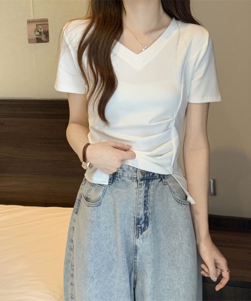 LETee(レティー)の「サイドタック×アシンメトリーデザインで魅せる♪こなれ感たっぷりのVネックトップス(Tシャツ/カットソー・レディース・ホワイト/ブラック/ピンク・FREE)」の11枚目の写真