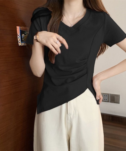 LETee(レティー)の「サイドタック×アシンメトリーデザインで魅せる♪こなれ感たっぷりのVネックトップス(Tシャツ/カットソー・レディース・ホワイト/ブラック/ピンク・FREE)」の7枚目の写真