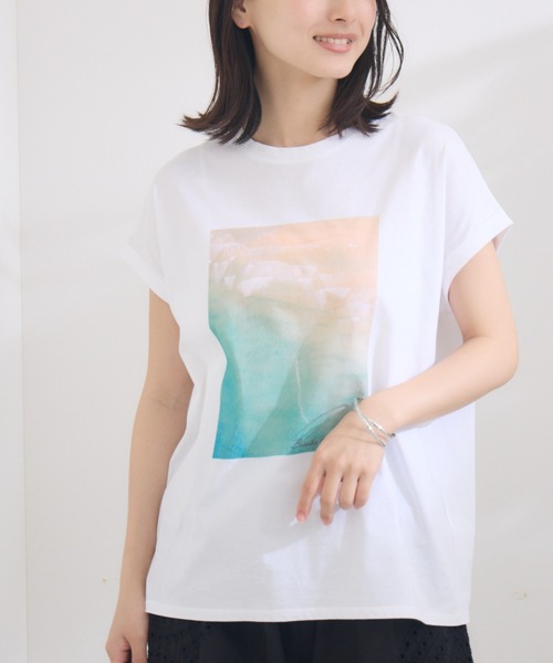 KATHARINE ROSS（キャサリンロス）の「【KATHARINE ROSS】SUMMERフォト海岸Tee（Tシャツ/カットソー・レディース・ブラック/オフホワイト・MEDIUM）」の2枚目の写真