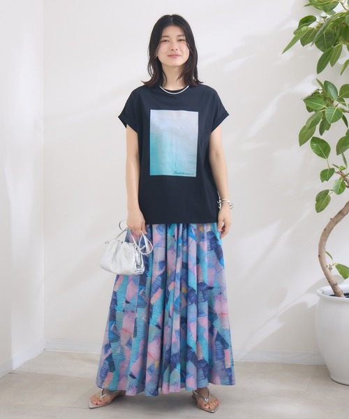 KATHARINE ROSS（キャサリンロス）の「【KATHARINE ROSS】SUMMERフォト海岸Tee（Tシャツ/カットソー・レディース・ブラック/オフホワイト・MEDIUM）」の3枚目の写真