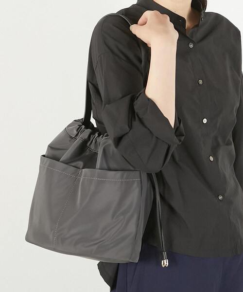 MELROSE claire(メルローズ クレール)の「【軽量撥水!ショルダーバッグ】(ショルダーバッグ・レディース・アイボリー/カーキ/グレー・FREE)」の2枚目の写真