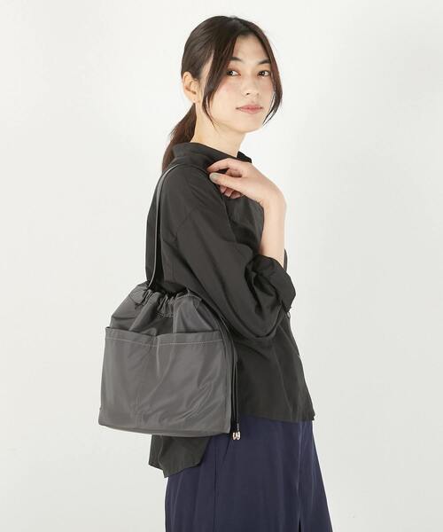 MELROSE claire(メルローズ クレール)の「【軽量撥水!ショルダーバッグ】(ショルダーバッグ・レディース・アイボリー/カーキ/グレー・FREE)」の4枚目の写真