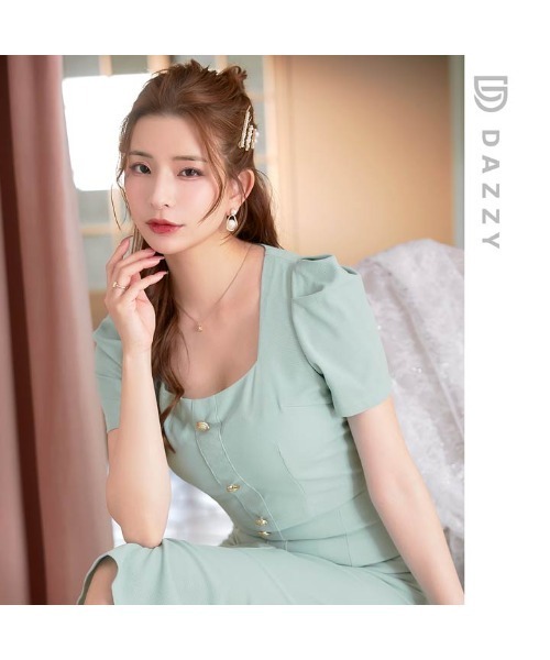 DAZZY(デイジー)の「パステルスクエア ボタンビジュー 半袖マーメイド 膝丈セットアップ(ドレス・レディース・ブルー/アイボリー・M/S/L)」の12枚目の写真