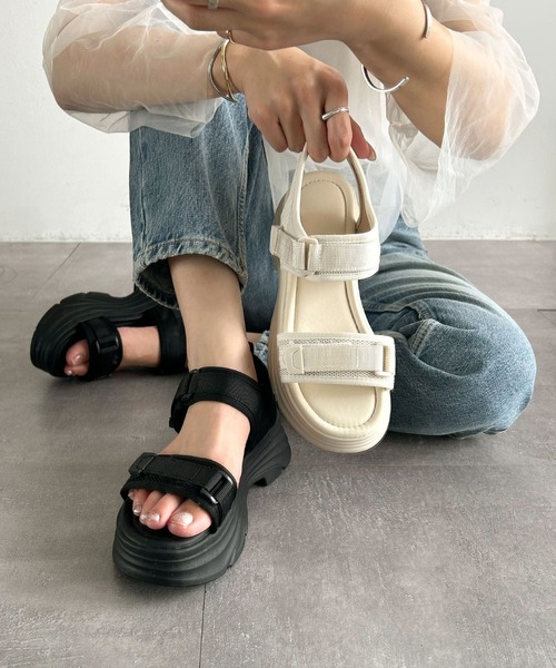 LOWO（ロワ）の「スポーツサンダル 厚底 サンダル（サンダル・レディース・ブラック/オフホワイト・35/36/37/38/39/40）」の3枚目の写真