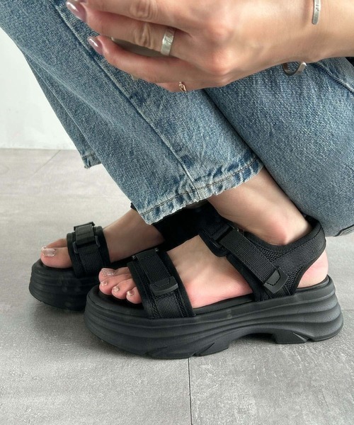 LOWO（ロワ）の「スポーツサンダル 厚底 サンダル（サンダル・レディース・ブラック/オフホワイト・35/36/37/38/39/40）」の7枚目の写真