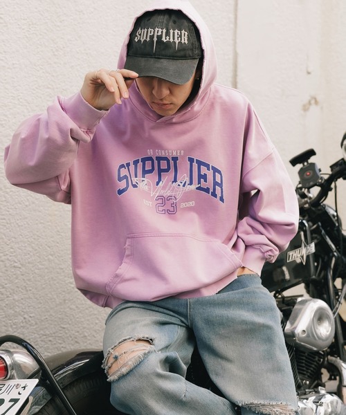 SUPPLIER（サプライヤー）の「SUPPLIER/サプライヤー Vintage Wash College Logo Hoodie カレッジロゴ フーディ―（パーカー・メンズ・チャコール/パープル・XL/L/M）」の2枚目の写真