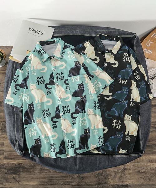 BENDER TOKYO(ベンダートウキョウ)の「【BENDER TOKYO】猫 ネコ 総柄プリント ドレープ レギュラーカラーシャツ 半袖(シャツ/ブラウス・メンズ・エメラルドブルー/ブラック・M/L/XL)」の4枚目の写真
