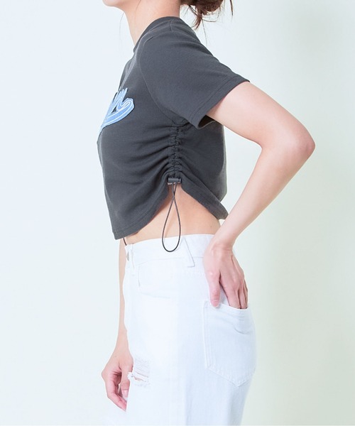GORGE(ゴージ)の「《ドロスト×ロゴ刺繍》クロップドトップス/スポ映えデザイン(Tシャツ/カットソー・レディース・スミクロ/レッド/オフホワイト・F)」の6枚目の写真
