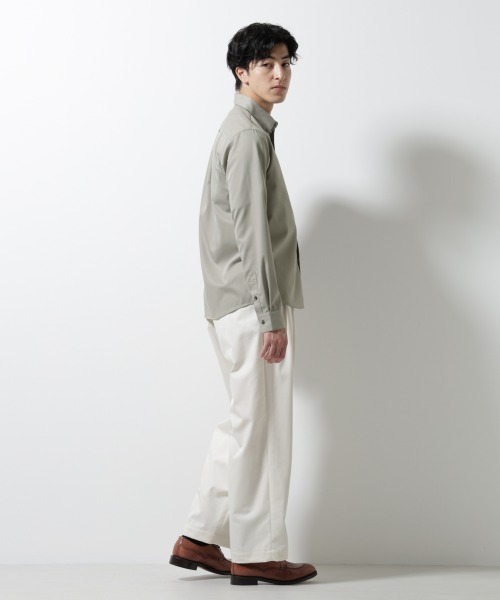 NANO universe(ナノユニバース)の「スタンダードレギュラーカラーシャツ/長袖(シャツ/ブラウス・メンズ・ホワイト/ブラウン/スミクロ/ベージュ・S/M/L/XL)」の17枚目の写真