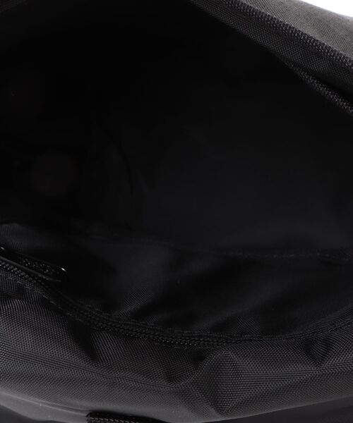 Manhattan Portage(マンハッタンポーテージ)の「NYLON MESSENGER BAG (XXS) BP W/DIV TMP(メッセンジャーバッグ・メンズ・ブラック・X-SMALL)」の6枚目の写真