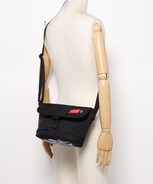 Manhattan Portage(マンハッタンポーテージ)の「NYLON MESSENGER BAG (XXS) BP W/DIV TMP(メッセンジャーバッグ・メンズ・ブラック・X-SMALL)」の3枚目の写真