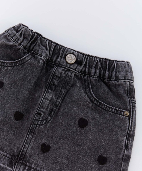 Ocean&Ground（オーシャン&グラウンド）の「Jr.ﾊｰﾄ刺繍ﾃﾞﾆﾑﾐﾆｽｶｰﾄ（デニムスカート・キッズ・ケミカルウォッシュ/ブラック・160/150）」の4枚目の写真