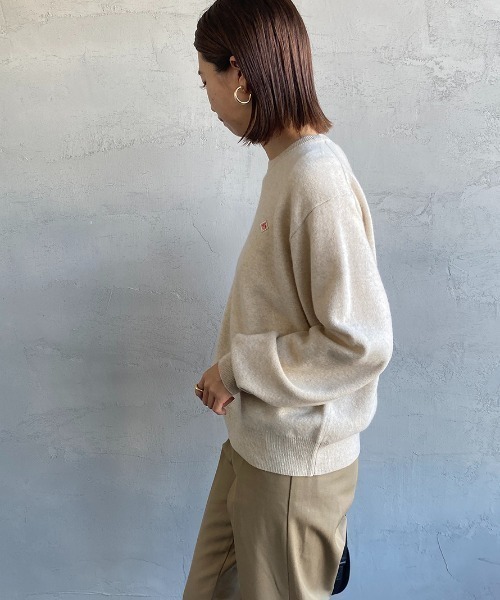 DANTON（ダントン）の「[DANTON/ダントン] ワンポイントロゴ クルーネックプルオーバーニット（ニット/セーター・レディース・オートミール/ブラック/ライトグレー/レッド/グレイッシュベージュ・38/36）」の6枚目の写真