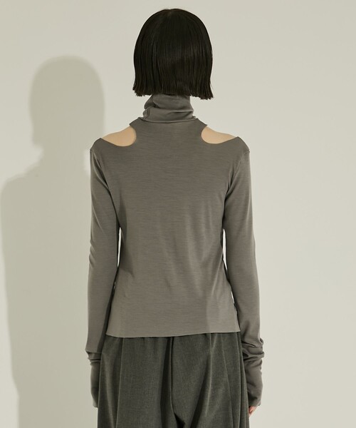 JOHN LAWRENCE SULLIVAN（ジョンローレンスサリバン）の「【JOHN LAWRENCE SULLIVAN/ジョンローレンスサリバン】WOOL RIB HOLLOWED OUT TURTLE NECK TOP/リブトップ/タートルネック（Tシャツ/カットソー・レディース・グレー/ブラック・XS）」の7枚目の写真