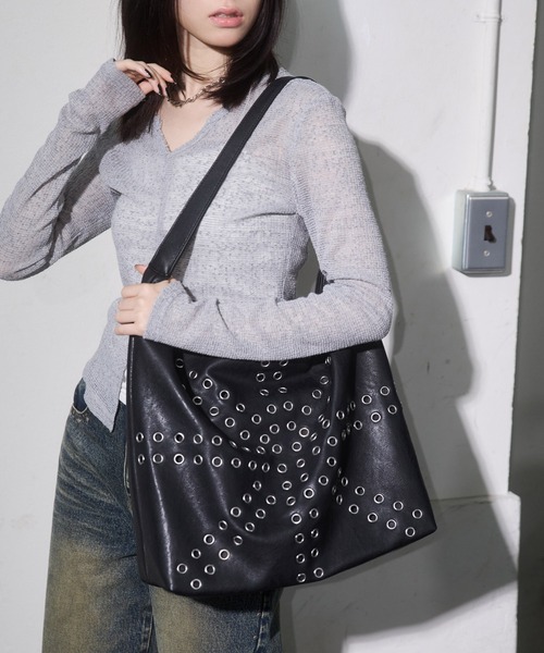 ENVYM（アンビー）の「アイレットデザインバッグ（ショルダーバッグ・レディース・ブラック/ブラウン・FREE）」の2枚目の写真