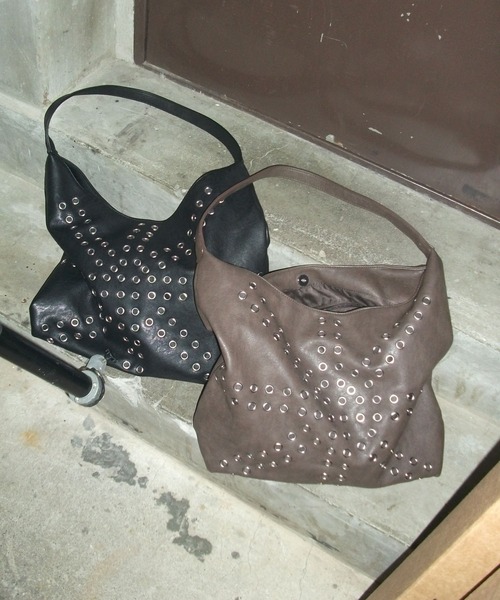 ENVYM（アンビー）の「アイレットデザインバッグ（ショルダーバッグ・レディース・ブラック/ブラウン・FREE）」の10枚目の写真