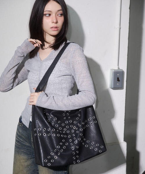 ENVYM（アンビー）の「アイレットデザインバッグ（ショルダーバッグ・レディース・ブラック/ブラウン・FREE）」の6枚目の写真