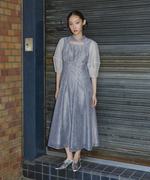 ANDRESD(アンドレスド)の「デコルテカットアウトレースドレス / decollete cut out lace dress(ドレス・レディース・グレー/ブラック/ブラウン/チャコール・S/M/L)」の2枚目の写真