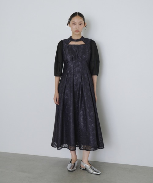 ANDRESD(アンドレスド)の「デコルテカットアウトレースドレス / decollete cut out lace dress(ドレス・レディース・グレー/ブラック/ブラウン/チャコール・S/M/L)」の3枚目の写真