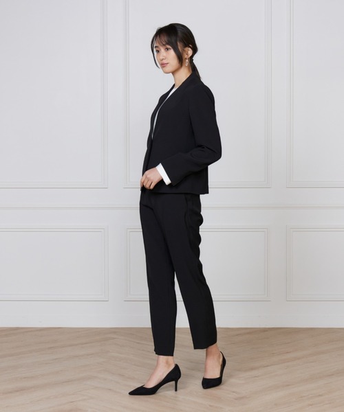 INED(イネド)の「トリアセバックサテンジョーゼット テーパードパンツ【セットアップ対応】(スーツパンツ・レディース・ネイビー/サンドグレー・7号/9号/11号)」の12枚目の写真