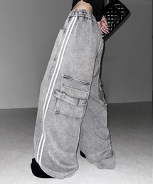 me+em select(ミームセレクト)の【 裾絞り可能2WAY 】サイドラインピグメントワイドカーゴスウェットパンツ / sideline pigment wide cargo sweatpants(スウェットパンツ)